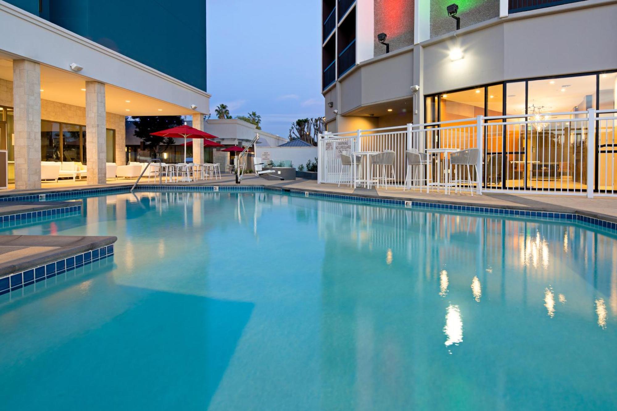 Holiday Inn Long Beach - Airport By Ihg Extérieur photo
